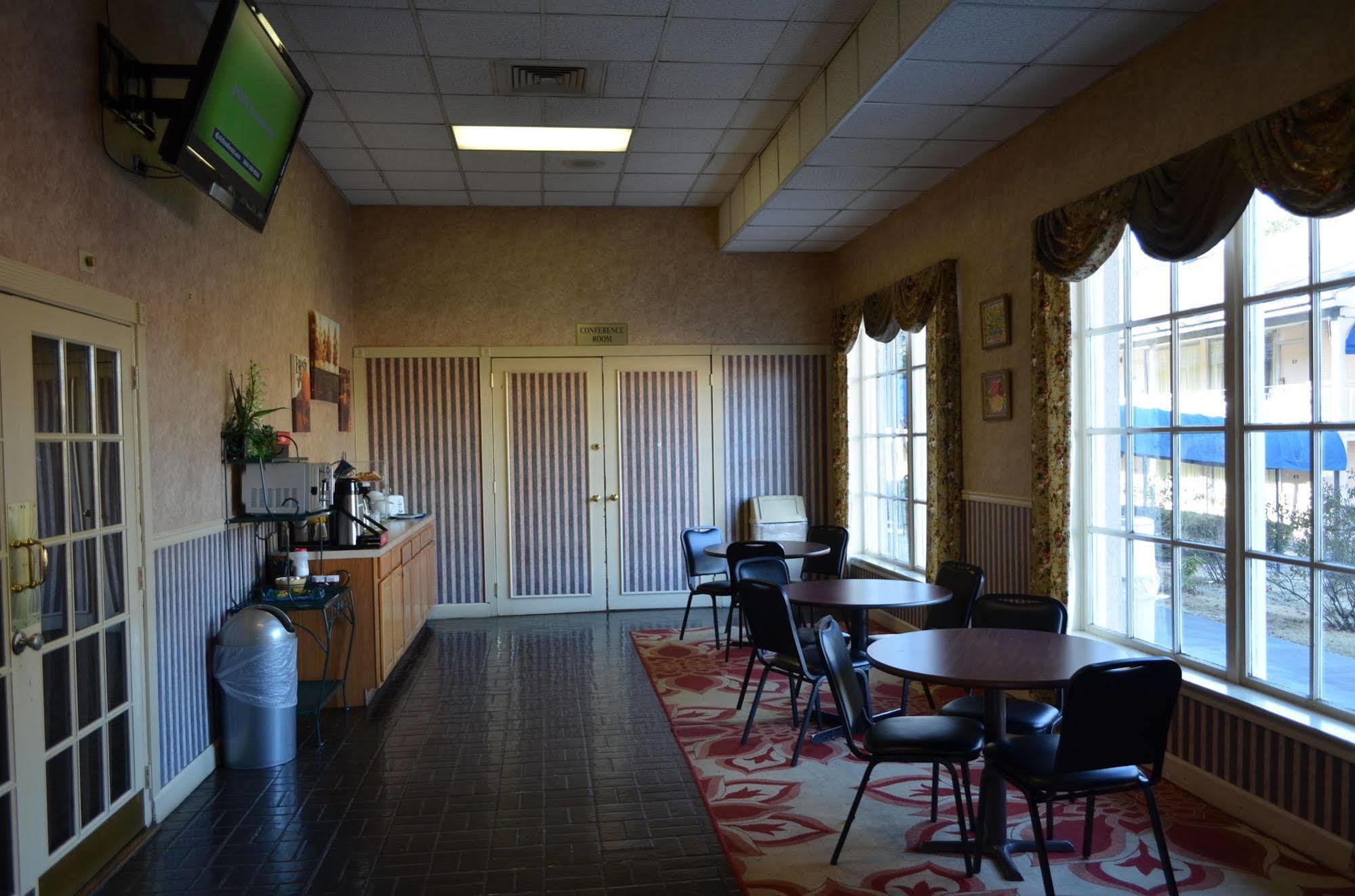 Travel Inn Гоумвуд Екстер'єр фото